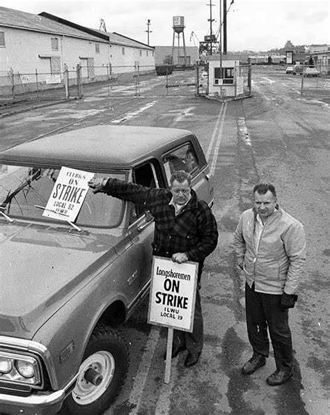 Longshoremen strike deadline looms large over economy and election - The Hill