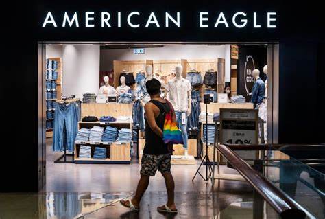 American Eagle Outfitters pulls guidance, writes down $75M in inventory