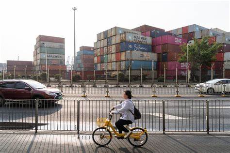 The China trade war will pummel America’s small businesses, Apollo economist says