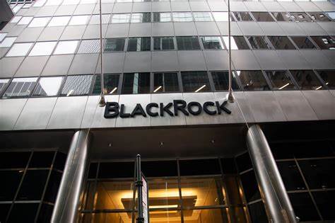 BlackRock's president says the $6.4 trillion asset manager wants to invest in cannabis stocks, but there's one key problem