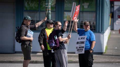 Ports strike would leave Walmart, Ikea, Home Depot with few import options, union warns - CNBC
