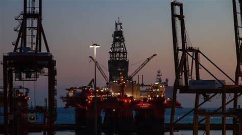 Why Oil Stocks Are Being Left Behind in the Energy Rally