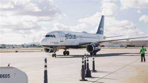 Exclusive-JetBlue negotiates partnership with United Airlines, sources say