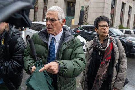 Sam Bankman-Fried’s Parents Explore Seeking Trump Pardon for Son - Bloomberg