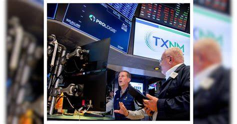 US Bonds Rally as Economic Data Backs Bets on Two 2025 Fed Cuts