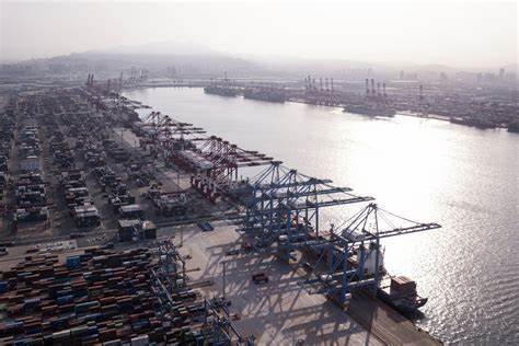 Shipping Rates Set to Rise; Importers Race to Bring in Goods From China