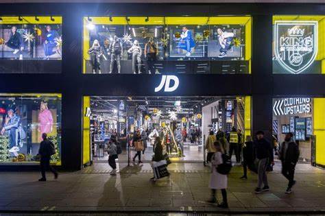 Barclays Upgrades Burberry (BURBY) to Equal Weight, Raises PT as Brand Concerns Ease
