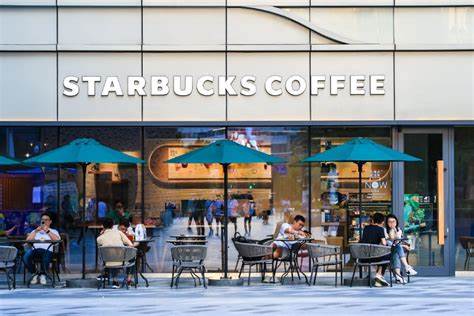 Starbucks Plans Price Cuts in China Amid Intensifying Competition