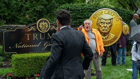 Hundreds Join Trump at ‘Exclusive’ Dinner, With Dreams of Crypto Fortunes in Mind