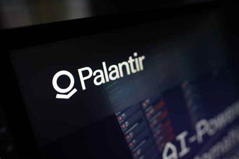 Journalists Wary of Travelling to US Due to Palantir Surveillance