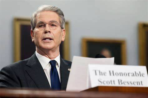 Bond Investors Detect Trouble in US Debt Stripped of AAA Rating