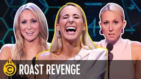 Nikki Glaser verrät das Thema, das das Team „gemeinsam“ bei Tom Brady's Roast – AOL – übersprungen hat
