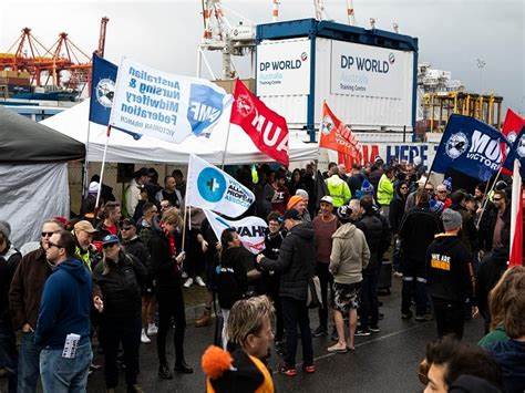Port strikes could have 'devastating' impact to economy, retail trade group says - Fox Business