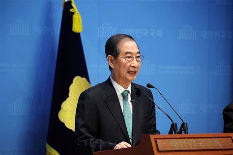 South Korea former PM launches presidential bid