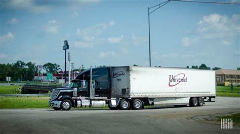 Universal Logistics revenues fall amid 31% drop in trucking volumes