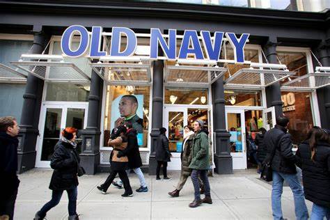 The Gap, Inc. (GAP) Is A “Star,” Says Jim Cramer