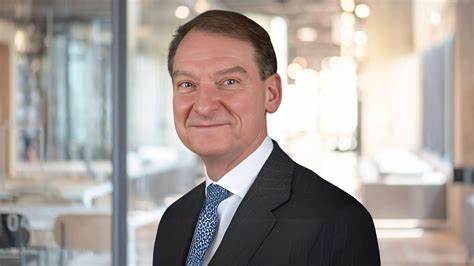 Paul Atkins Sworn In as SEC Chairman, Signaling a Pro-Crypto Shift
