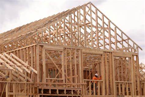 Lennar Logs Lower Profit, Revenue as Home Sales Prices Fall