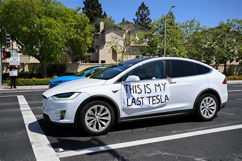 Tesla's board reportedly sought a successor while Musk wheeled around Washington