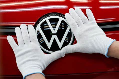 German court parks four Volkswagen execs in jail over Dieselgate scandal