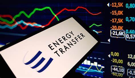 Should You Buy Energy Transfer Stock While It's Trading Below $20?