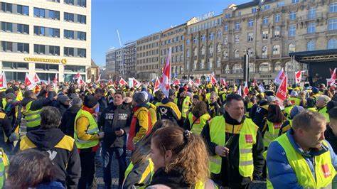 Hessen Erneut Warnstreiks bei der Post: Kundgebung in Frankfurt