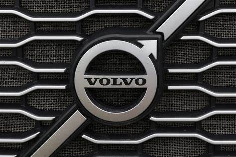 Volvo Car Pulls Guidance, Launches Plan to Soften Tariff Blow