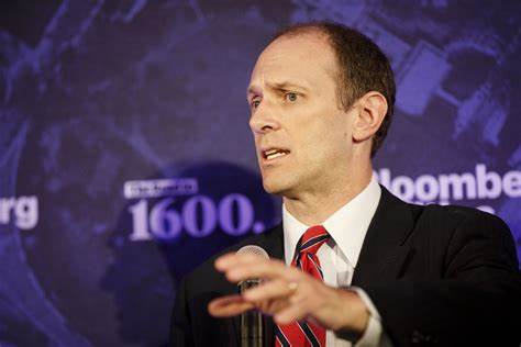 Fed's Goolsbee: Need to Wait and See on Inflation Impact of Tariffs