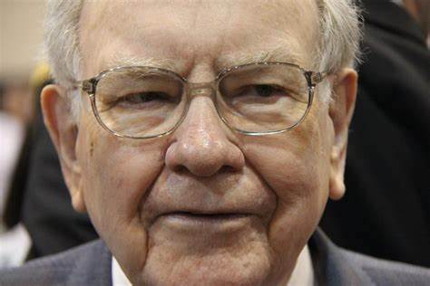 Warren Buffett's $348 Billion Warning to Wall Street, and Why the Stock Market May Crash