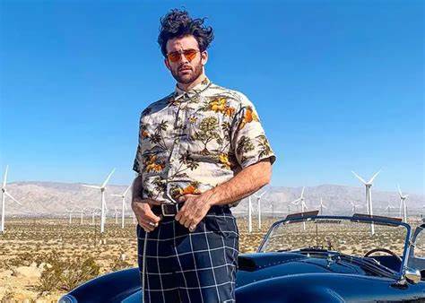 'Don't yap to cops': why Hasan Piker's US customs story kicked off a backlash