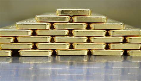 Gold Slips as Haven Demand Eases After Trump Delays EU Tariffs