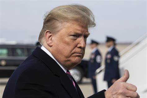 Trump Goes on Friday Pardon Spree for Crypto, Media Heads