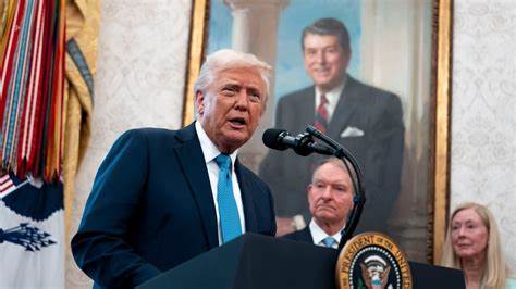 Trump offers a private dinner to his biggest memecoin buyers