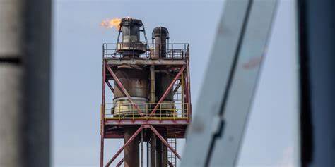 Saudi Arabia Trims Flagship Oil Selling Price to Asia