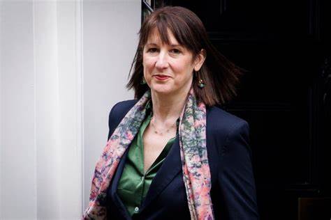 Reeves considers reversing non-dom tax raid after millionaire exodus