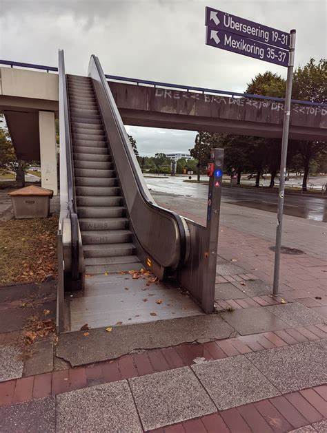 Bidirectional German Escalator [video]