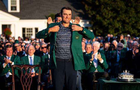 Scottie Scheffler, der das Masters anführt, ist im Moment nicht das Aufregendste in seinem Leben – AOL

