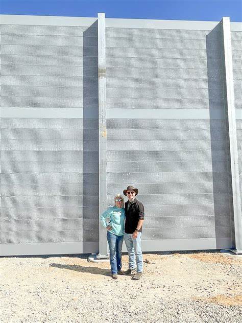 Granbury US Bitcoin Corp erects 24-foot soundproofing wall - Hood County News