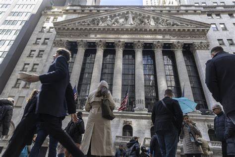 Economic sentiment is tumbling. But BofA says stocks can rally 17% over the next year if a recession doesn't transpire