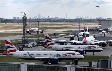 UK air traffic control chaos ‘to last for days’ after 1,200 flights cancelled – latest - Yahoo! Voices
