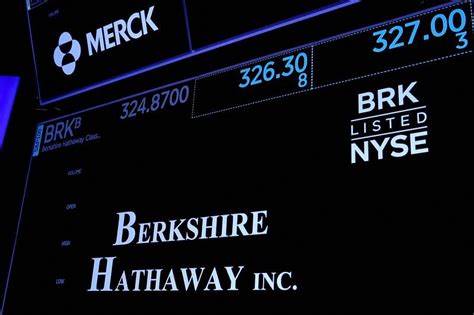 Berkshire: Cash Soars, Operations Down
