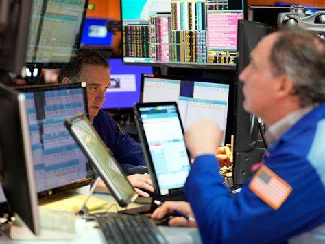 Tariff Uncertainty: Some Automakers Scrap Guidance