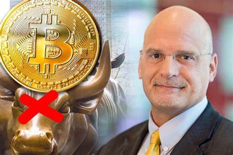 Bloomberg Analyst Mike McGlone Warns: Bitcoin Could Drop to $10,000 Amid Excessive Speculation