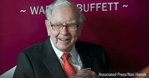 Berkshire Hathaway Stock Plunges After Warren Buffett Steps Down. Is This a Golden Opportunity to Buy?