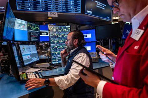 Why Stocks Are Shrugging Off the Moody’s Downgrade
