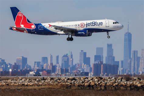 JetBlue Withdraws Outlook, Expects Soft Demand