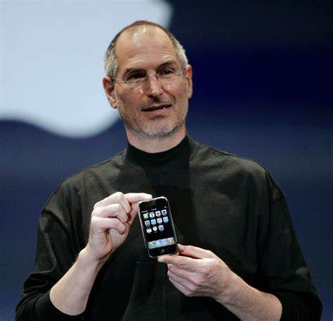 Steve Jobs introducing iPhone in 2007 [video]