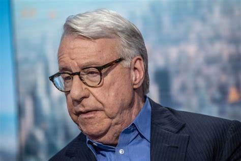 Chanos Hits Back Strategy’s Saylor, Calling Him a ‘Salesman’