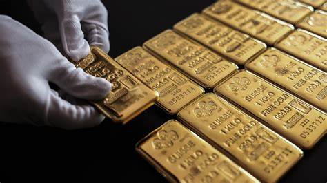Gold Advances on Fed Rate-Cut Bets and Middle East Tensions