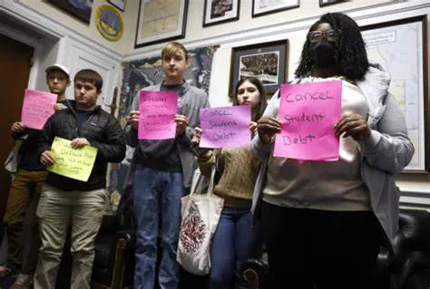 Consumer debt delinquency surges to five-year high as student loan payments pause expires